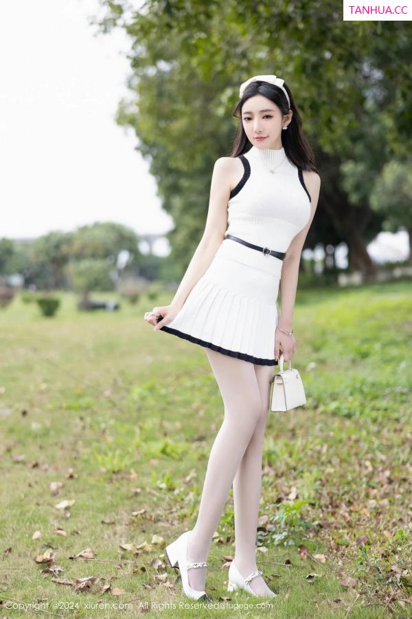 王馨瑶  [XiuRen]高清写真图 2024.04.02 No.8334 王馨瑶yanni 丝袜美腿第3张图片